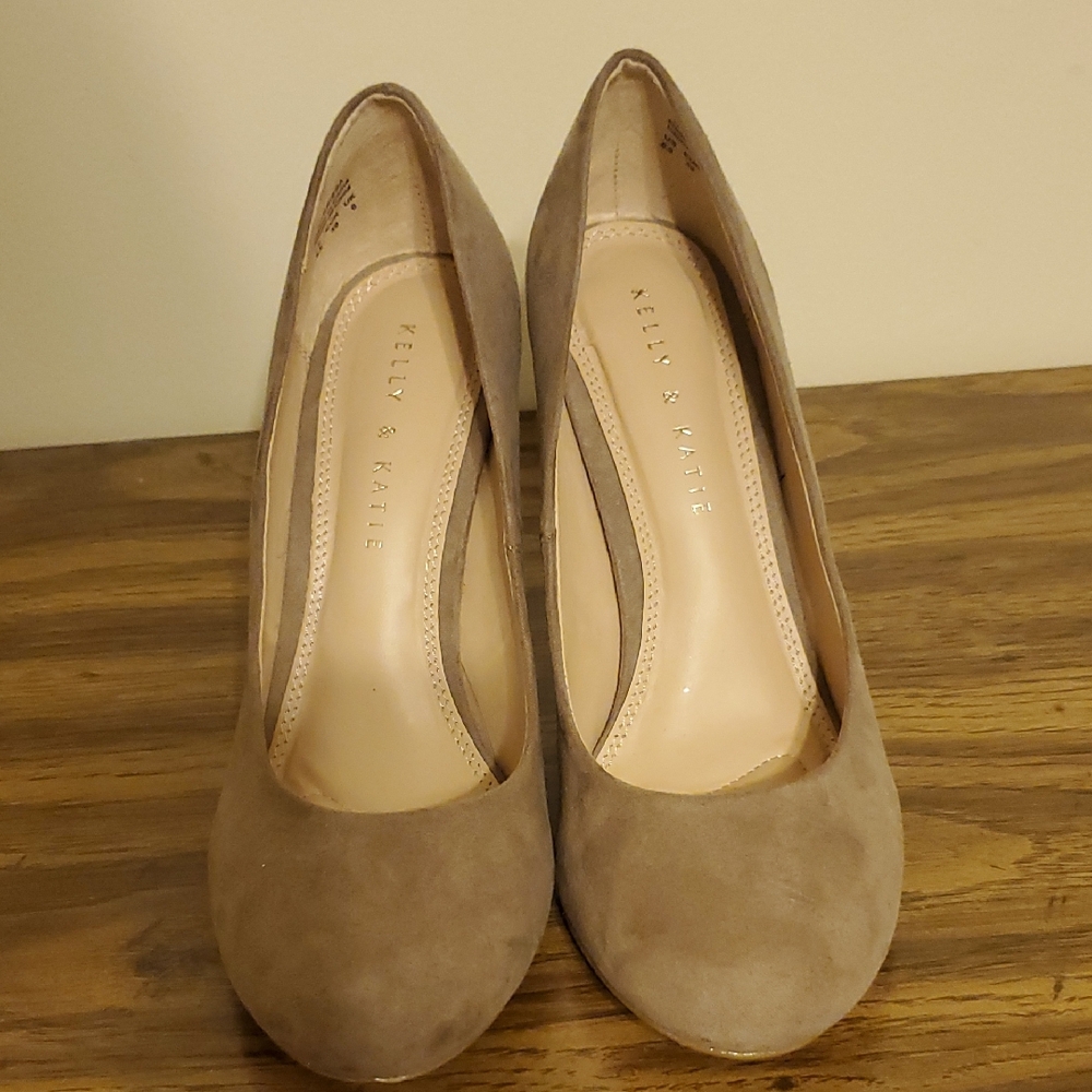 Kelly & Katie Women's Tan Pumps